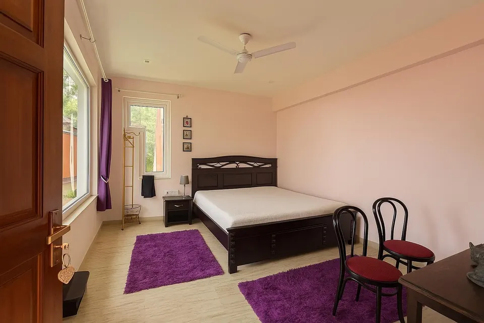 Garden City View Room bed, windows and seating